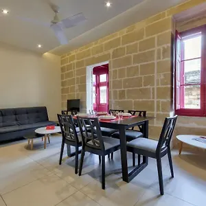 https://vallettastay-lucky-star-two-bedroom-apartment-203.hotelssaintjulians.com